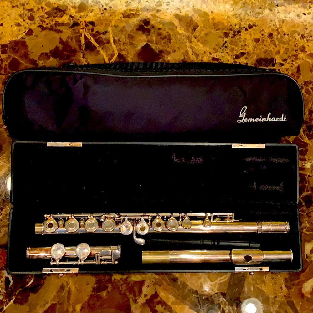 Gemeinhardt Flute and books